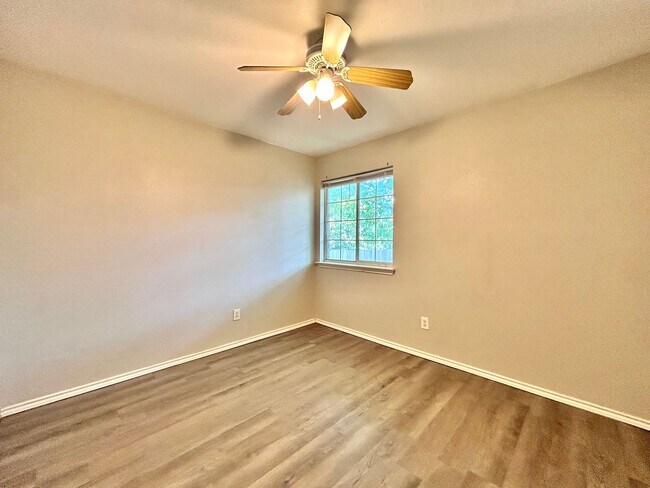 Building Photo - Beautiful 4 BR / 2 BA Home for Rent in Cop...