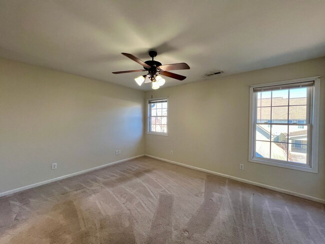 Building Photo - 3-Bed, 3-Full Bath, End Unit, 1-Car Garage!