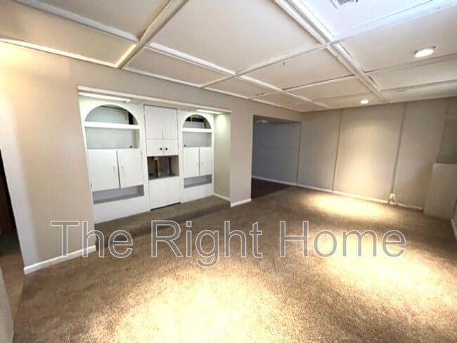 Building Photo - 23607 Walnut Cir