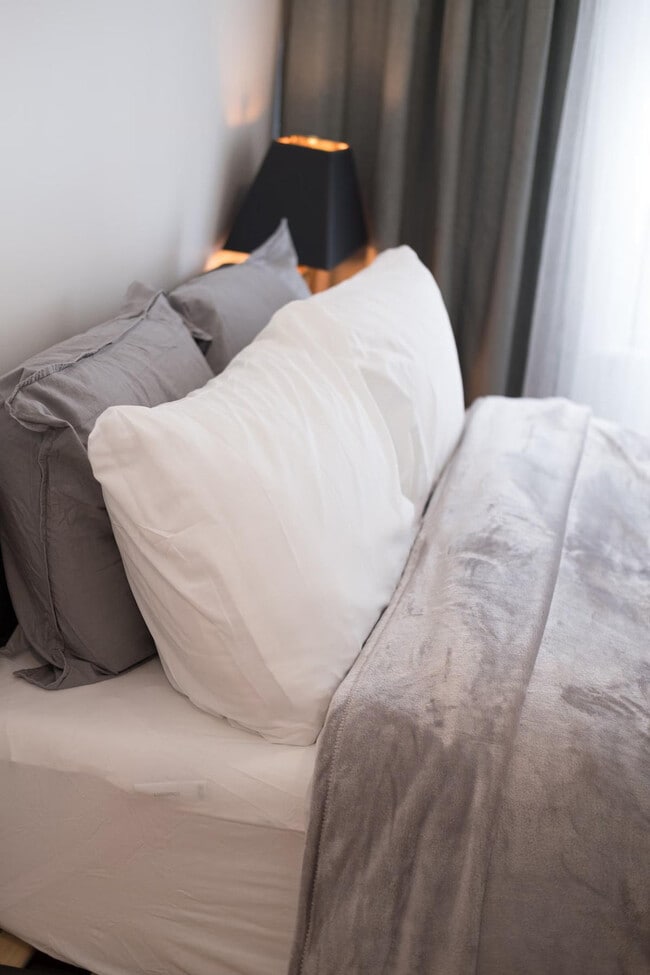 Building Photo - 301 E 104th St