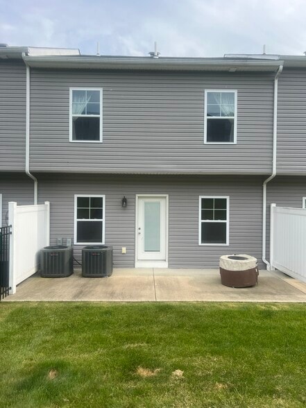 Building Photo - 2028 Mountain Ash Ln