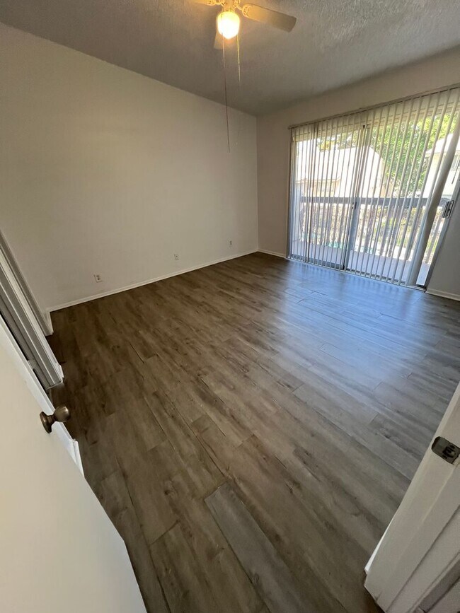 Building Photo - 1251 S Meadow Ln