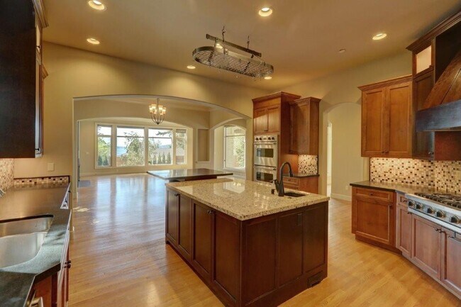 Building Photo - Stunning Mediterranean Oasis Minutes from Downtown Bellevue w/Lake Views!
