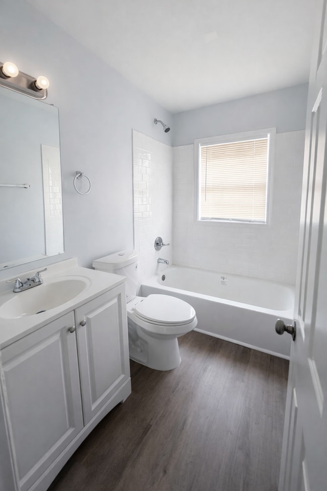 Building Photo - Dodson Courtyard - NOW LEASING - 1 & 2 Bedrooms