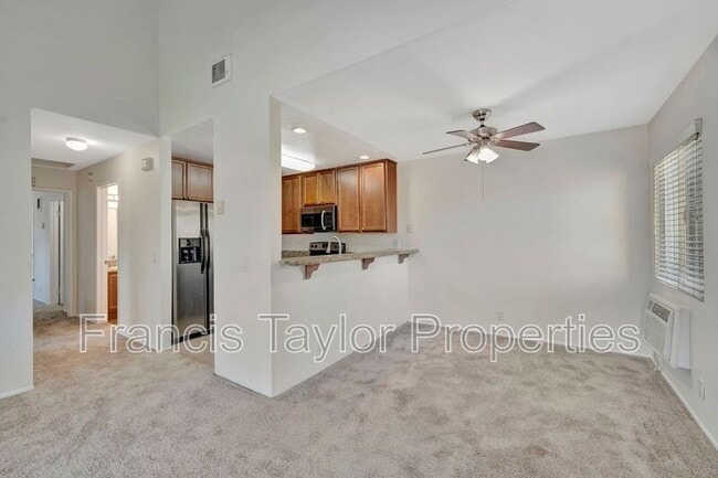 Building Photo - 225 W El Norte Pkwy