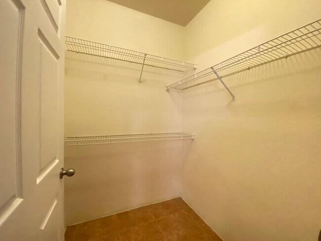 Building Photo - 6025 Westgate Dr