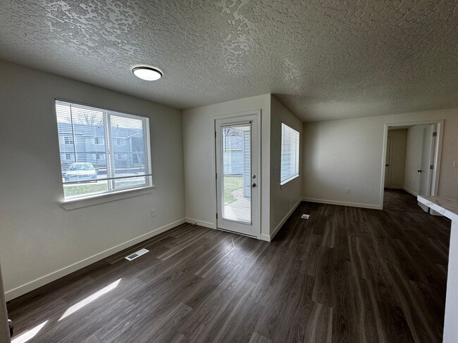 Building Photo - 3137 S Apple St