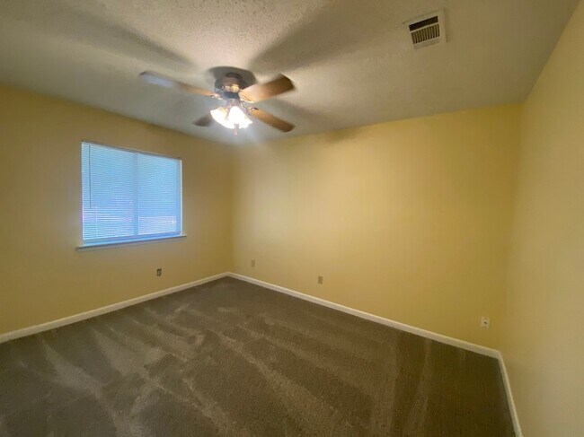 Building Photo - 3235 Auburn Pkwy