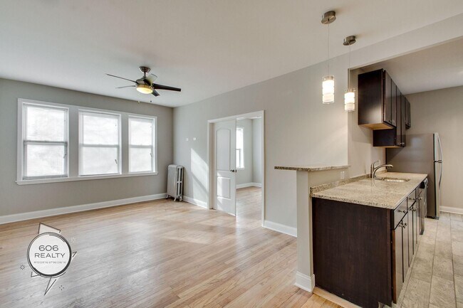 Building Photo - Beautiful Rehabbed Hyde Park Apartments! S...