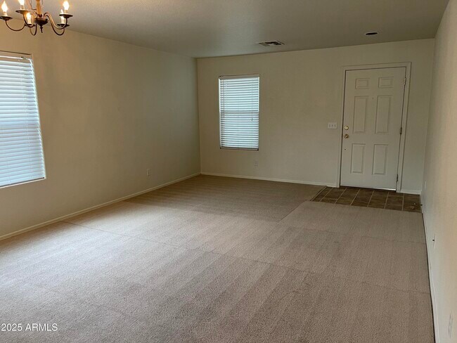 Building Photo - 800 E Cowboy Cove Trail