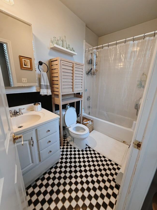 Building Photo - 314 4th St