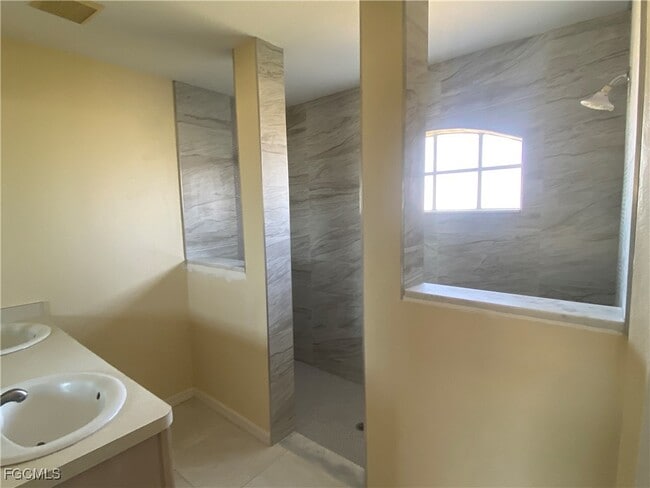 Building Photo - 2020 NW Juanita Pl