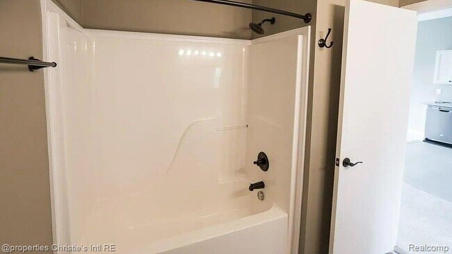 Building Photo - 76 W Bethune St