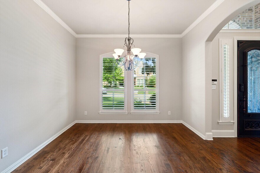 Building Photo - 4407 Lindenwood Dr