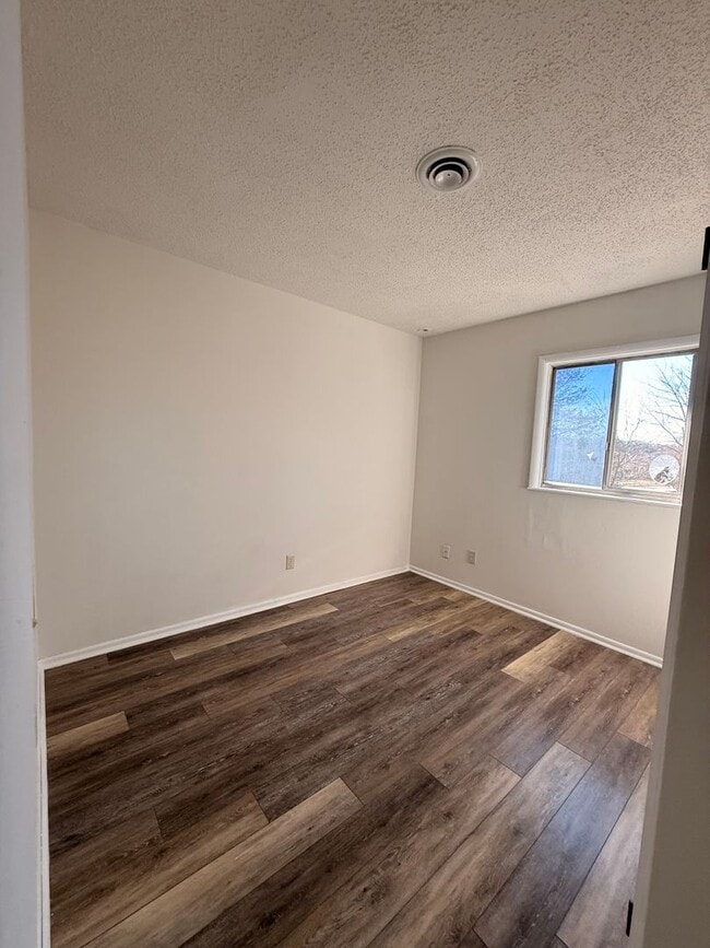 Building Photo - 1287-MF4-E