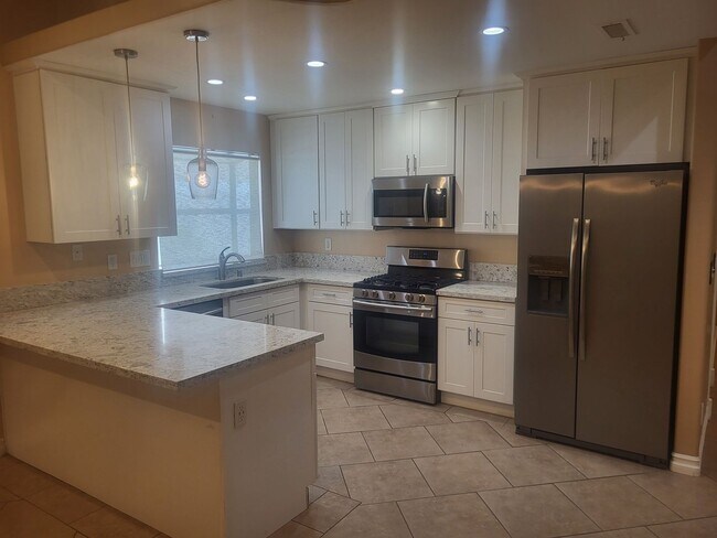 Building Photo - REALLY Cute 4 BR in The Vineyard with RV Parking - 11,000sf Lot + Designer Touches