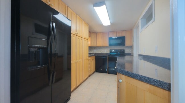 Building Photo - **CONCESSION IS APPLIED ON THE LAST MONTH OF A 12 MONTH LEASE**