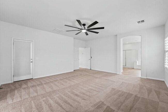 Building Photo - 16054 W Shangri La Rd