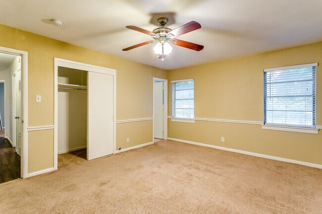 Building Photo - Ready for New Tenants- Large 3 bed, 2 bath...