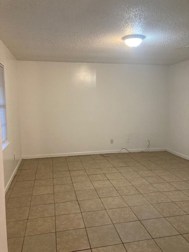 Building Photo - Orange Grove 4 Bedroom