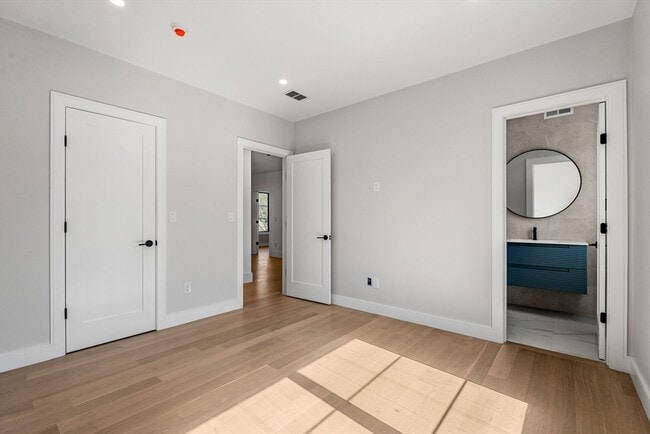 Building Photo - 93 Sevland Rd