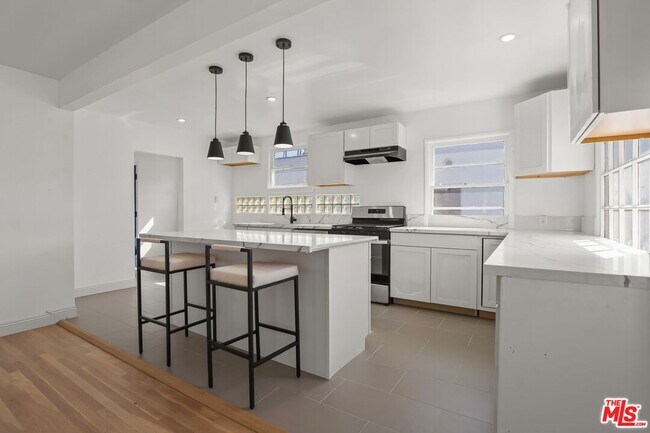 Building Photo - 4411 Victoria Park Dr