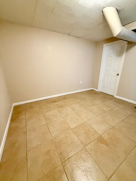 Downstairs bedroom - 701 NE 22nd Ave