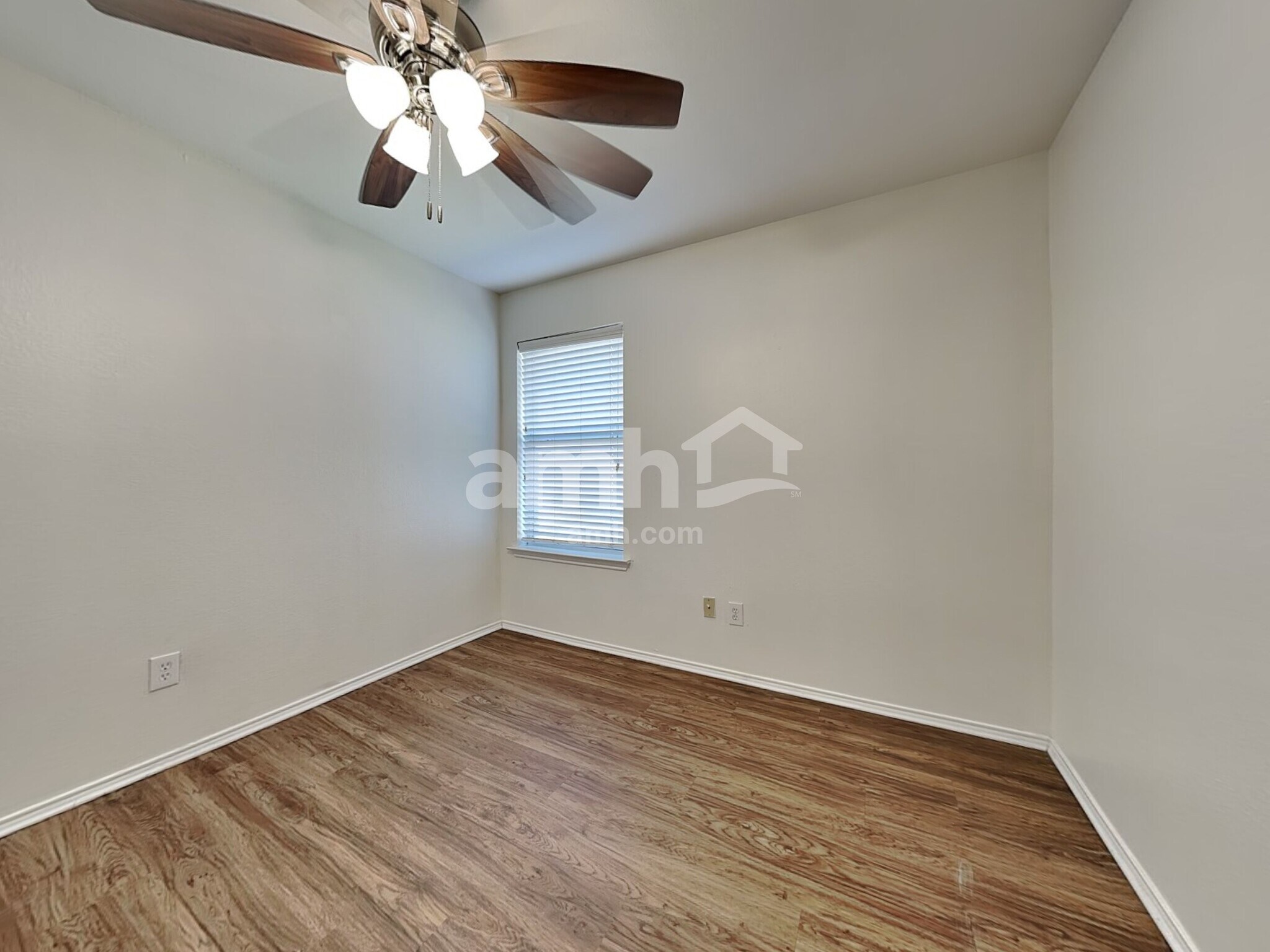 Building Photo - 115 Windsor