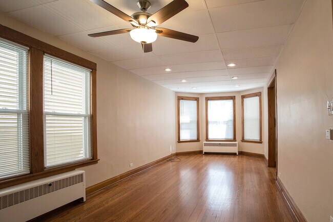 Building Photo - 2440 W Cuyler Ave