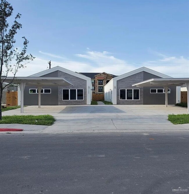 Primary Photo - 1305 E Iris Ave