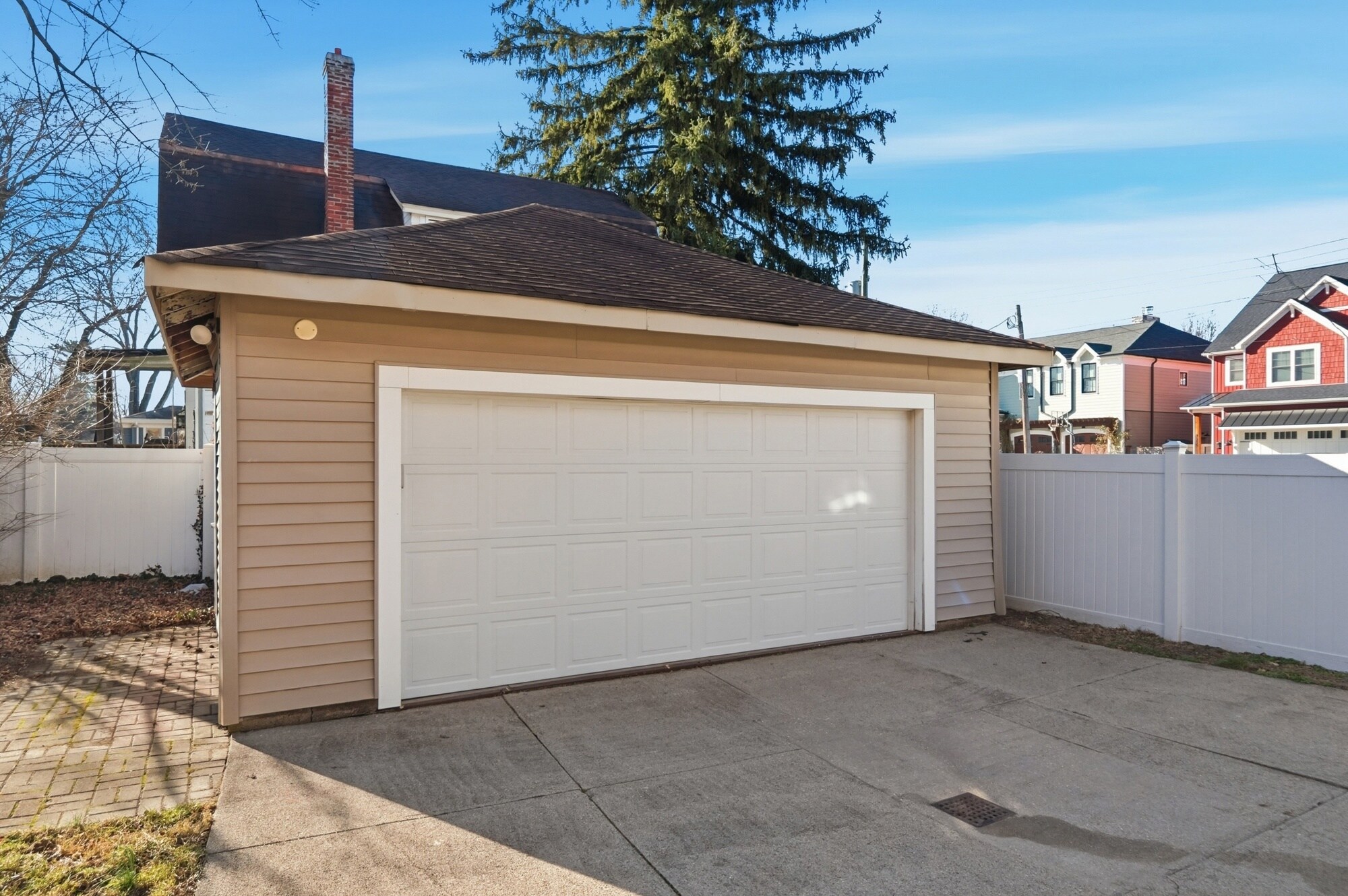 Building Photo - 2905 Robertson Ave