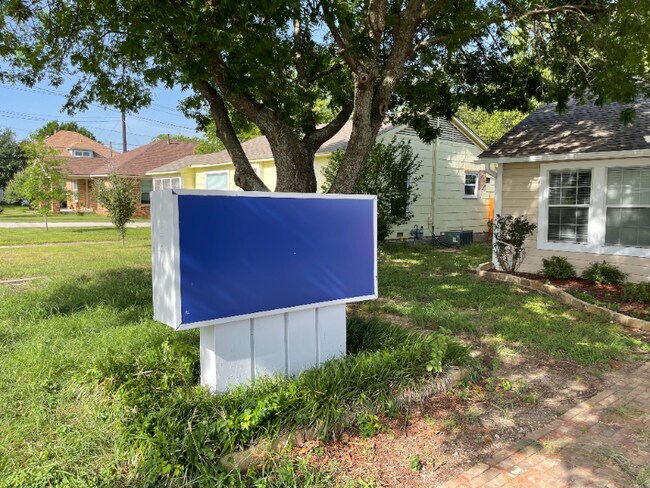 Building Photo - 1811 Bolivar St