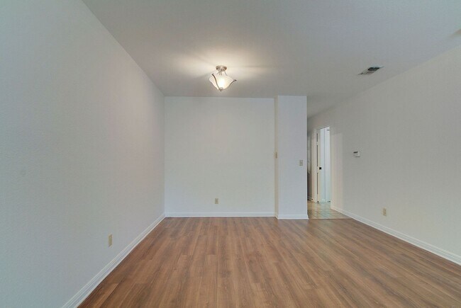 Building Photo - Foster Lane Town Homes NM