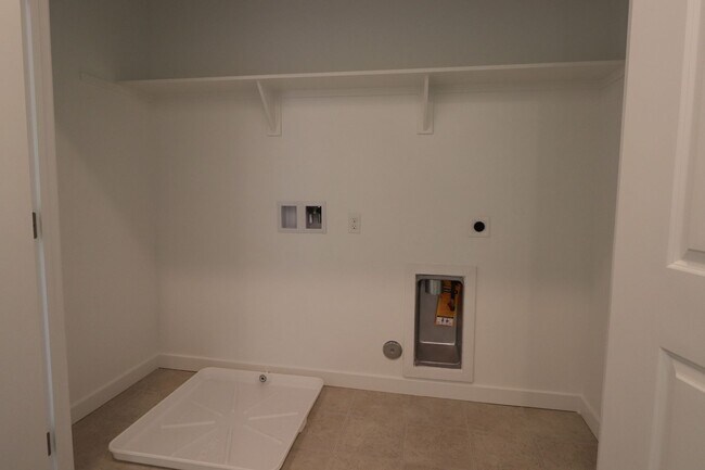 Building Photo - 1713 River Vis