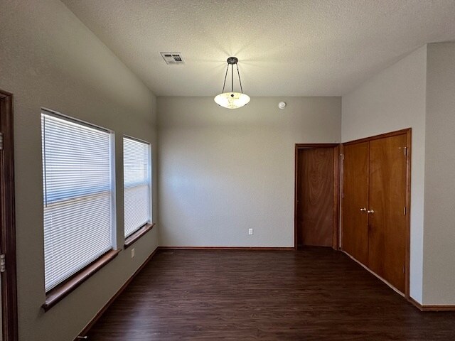 Building Photo - 10305 Plymouth Ct