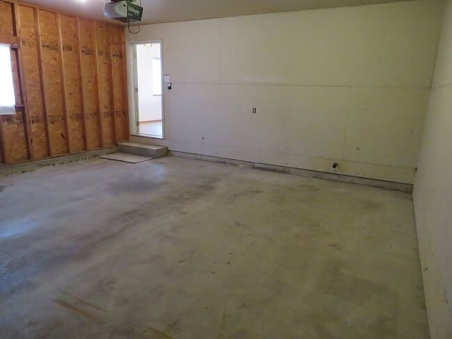 Building Photo - 5671 Gables Dr