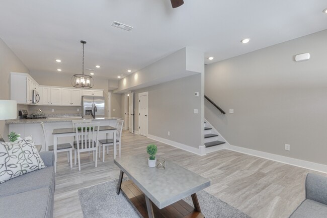 Building Photo - Legacy Townhomes