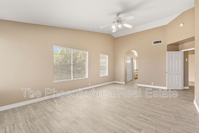 Building Photo - 15007 S 40th St