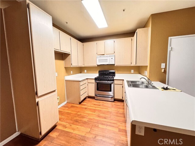 Building Photo - 13133 Le Parc Blvd