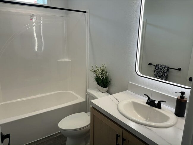 Building Photo - 521 Cimarron