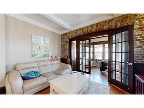 Building Photo - 604 Holly Ave