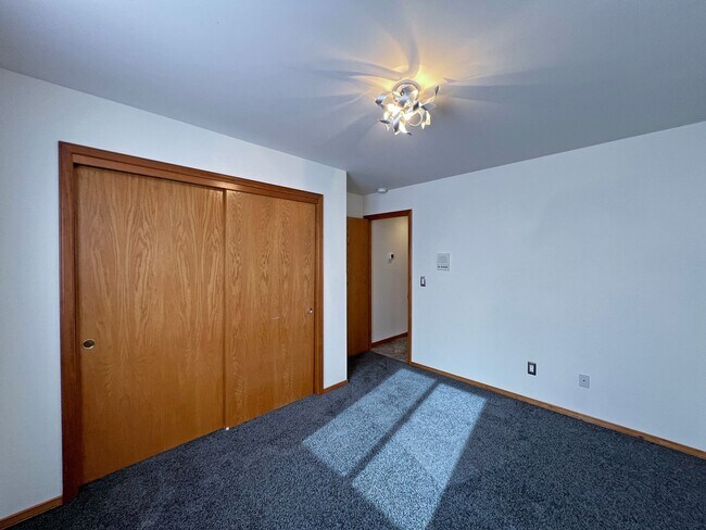 Building Photo - Stunning 4 Bedroom 2.5 Bath with Peek-a-Boo View of Puget Sound