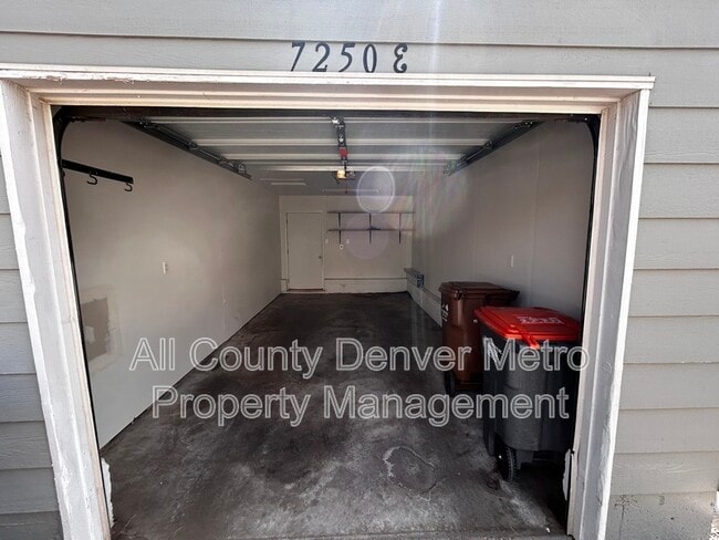 Building Photo - 7250 Devinney Ct