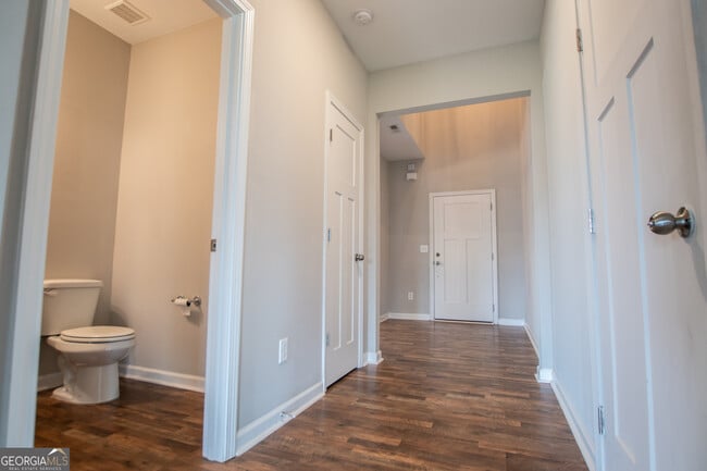 Building Photo - 132 Springwood Dr