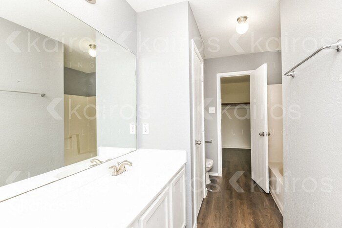 Building Photo - 3031 Casa Bella Dr