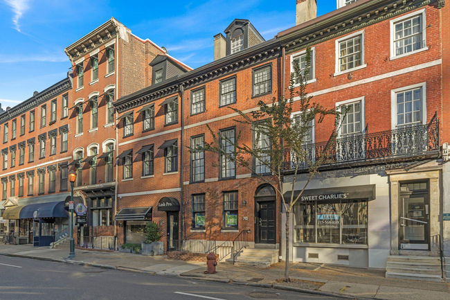Building Photo - 713 Walnut St