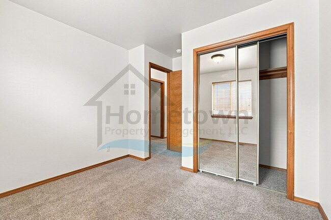 Building Photo - 7533 N Winter View Dr