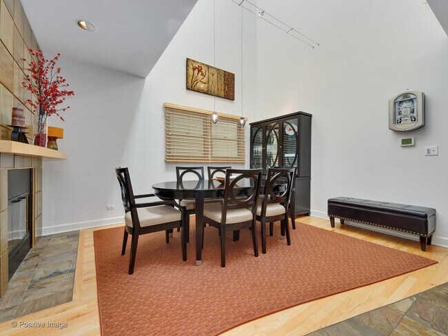 Building Photo - Rarely available single family home for rent in the Southport Corridor!