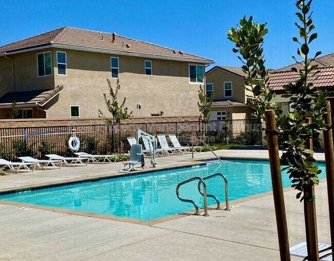 Building Photo - 730 N Bliss Ln