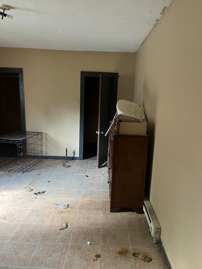 Building Photo - 819 May St